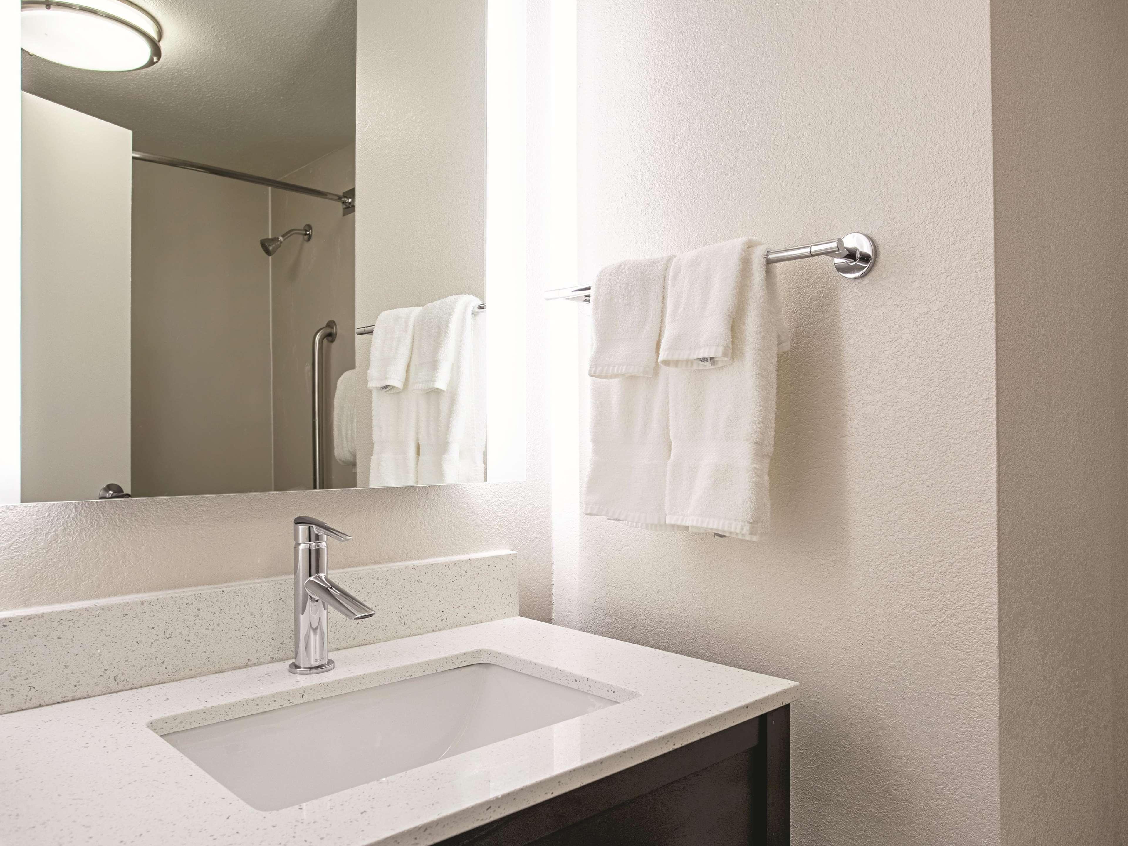 La Quinta By Wyndham Baltimore N / White Marsh Rosedale Exterior photo